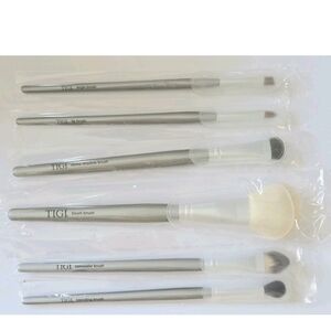 LOT OF 6 TIGI MAKEUP BRUSHES, LIP, BLUSH, BLENDING, ANGLE, DOME, CONCEALER, NEW